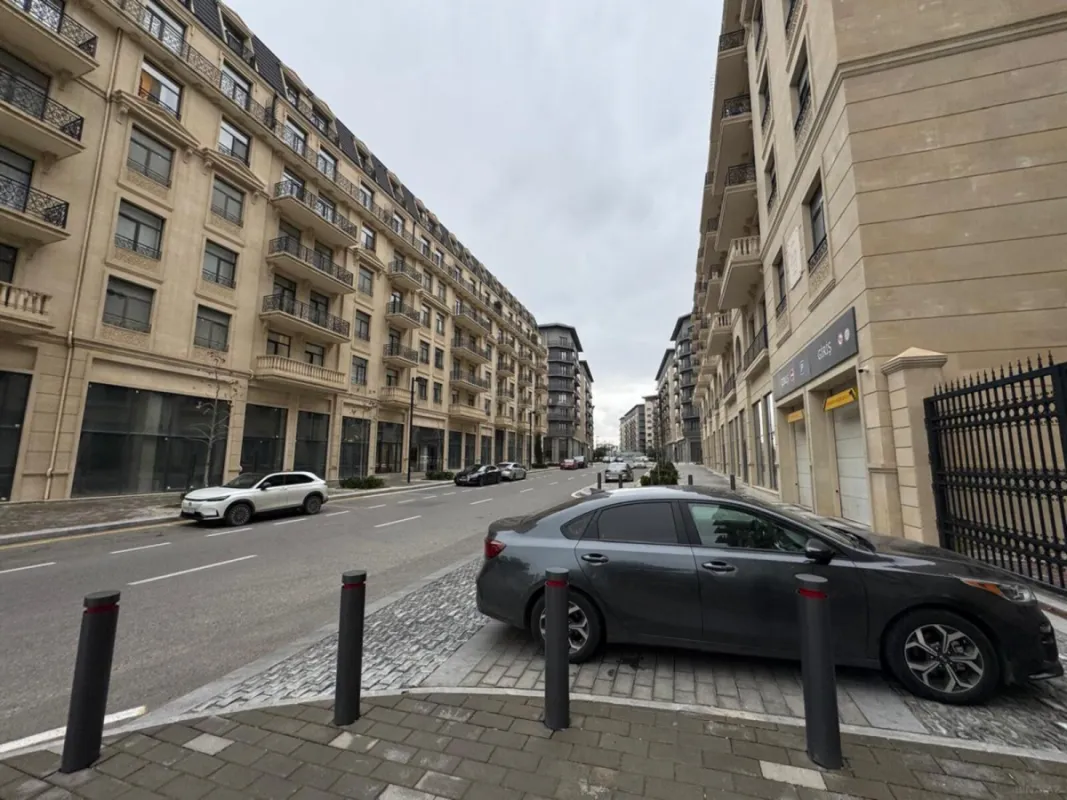 Satılır 4 otaqlı mənzil 200 m²