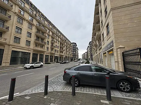 Satılır 4 otaqlı mənzil 200 m²