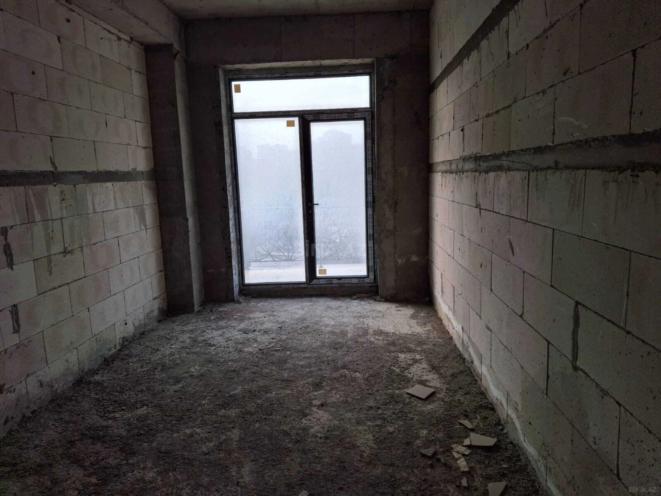 Satılır 4 otaqlı mənzil 200 m²