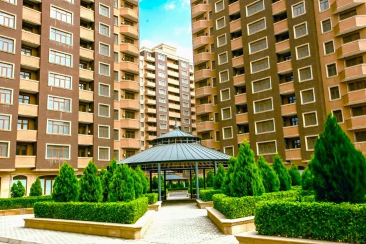 Satılır 3 otaqlı mənzil 151 m²