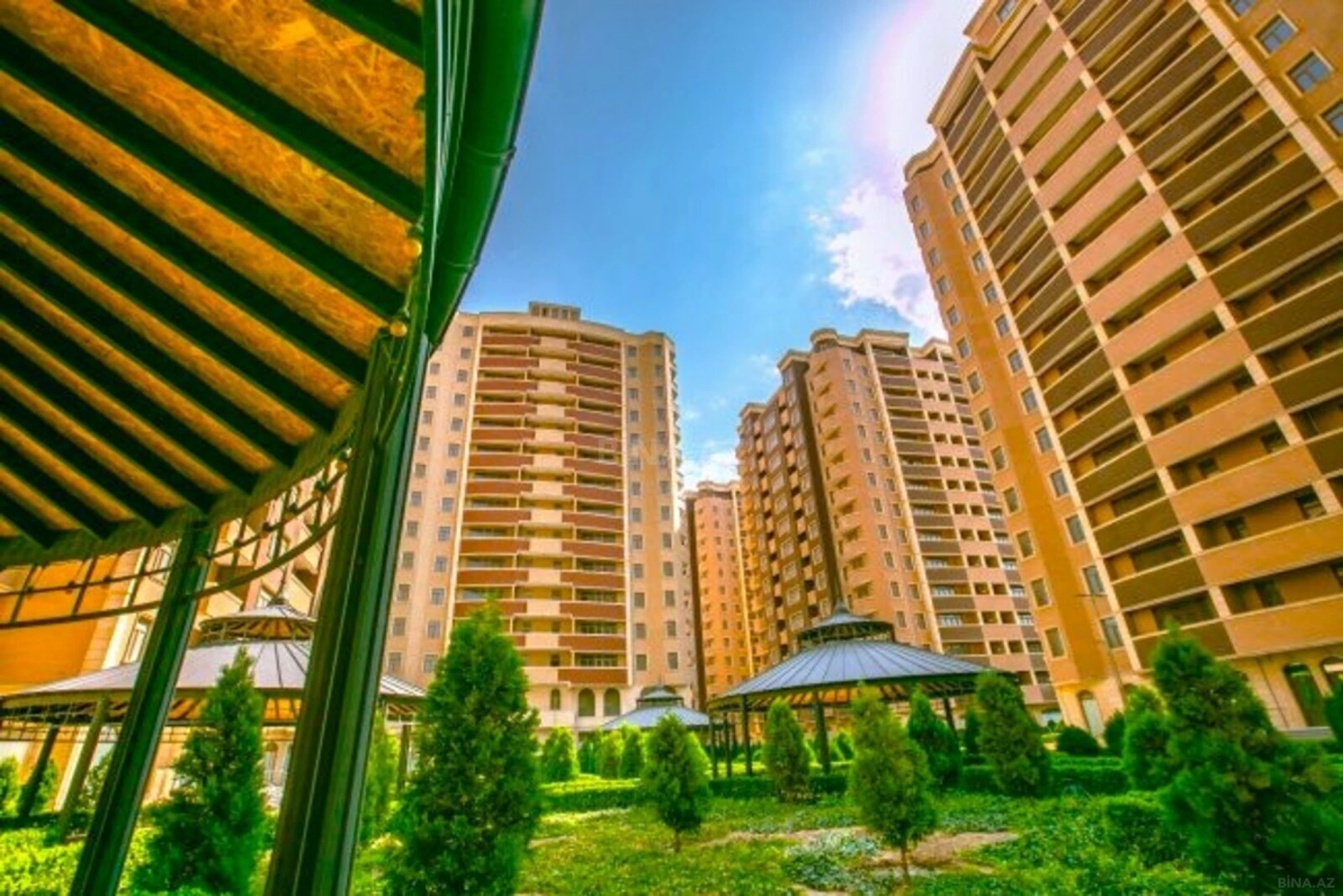 Satılır 3 otaqlı mənzil 151 m²