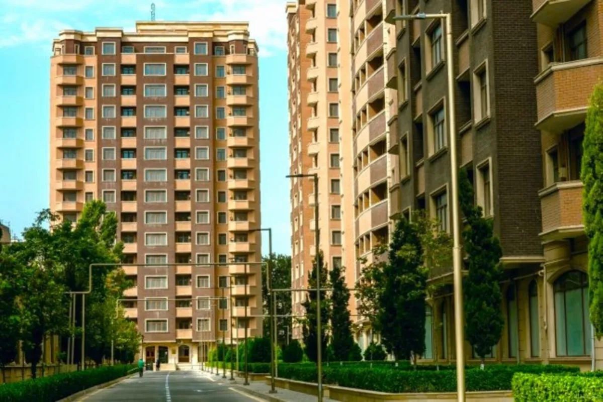 Satılır 3 otaqlı mənzil 151 m²