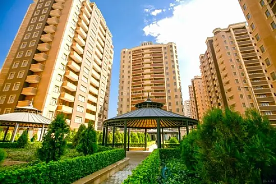 Satılır 3 otaqlı mənzil 151 m²