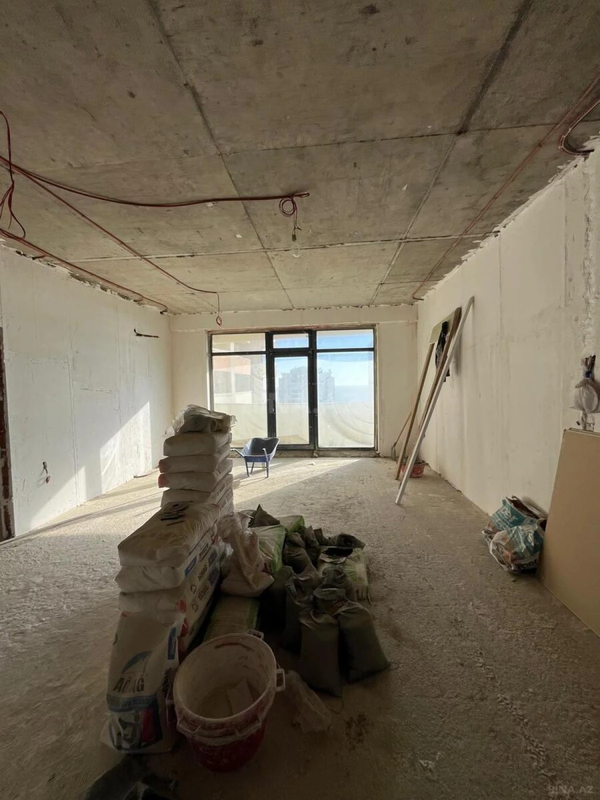 Satılır 4 otaqlı mənzil 189 m²