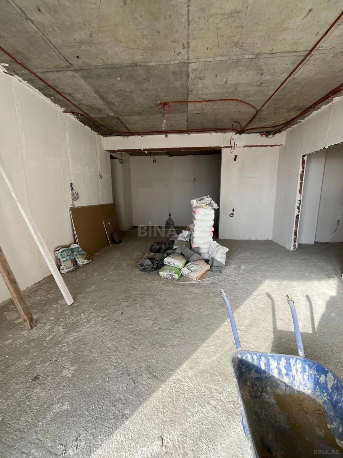 Satılır 4 otaqlı mənzil 189 m²
