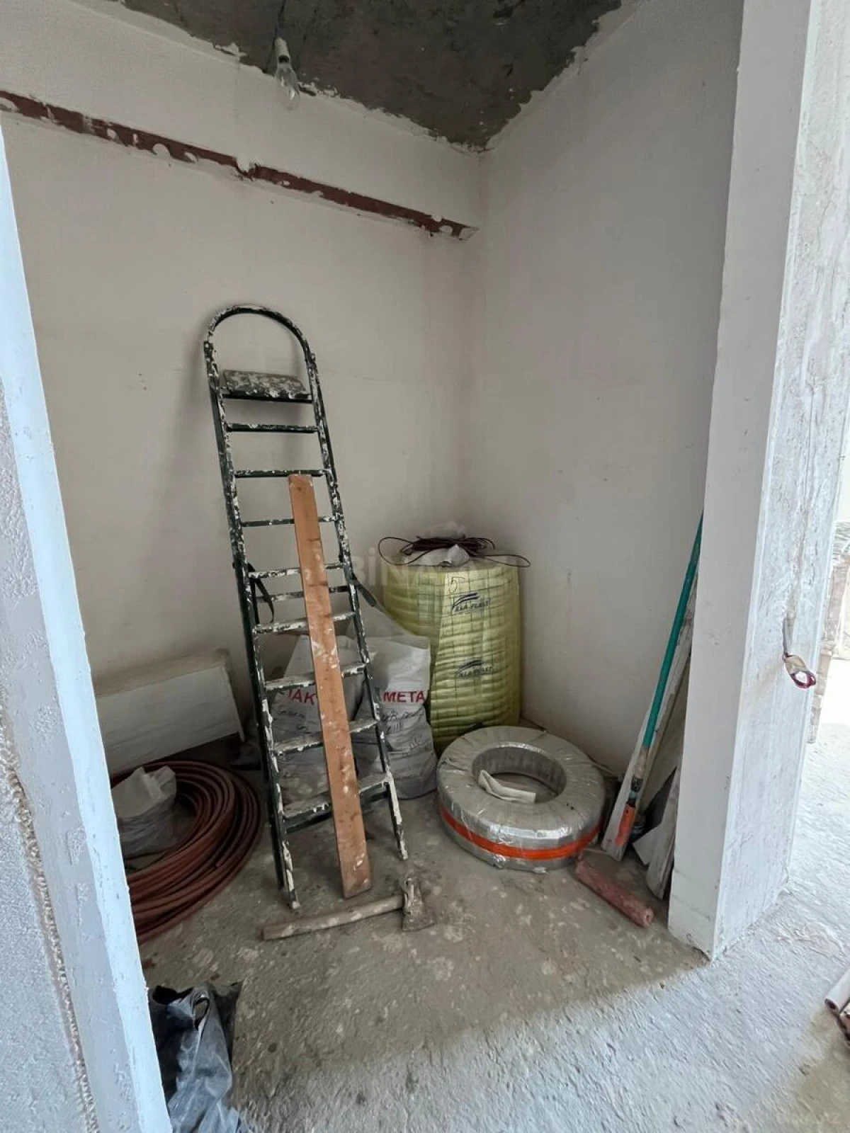 Satılır 4 otaqlı mənzil 189 m²