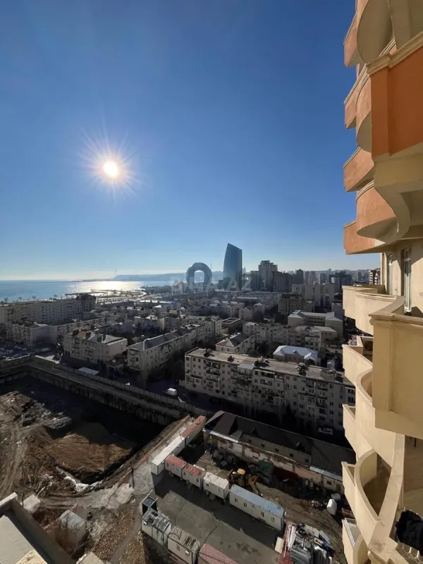 Satılır 4 otaqlı mənzil 189 m²