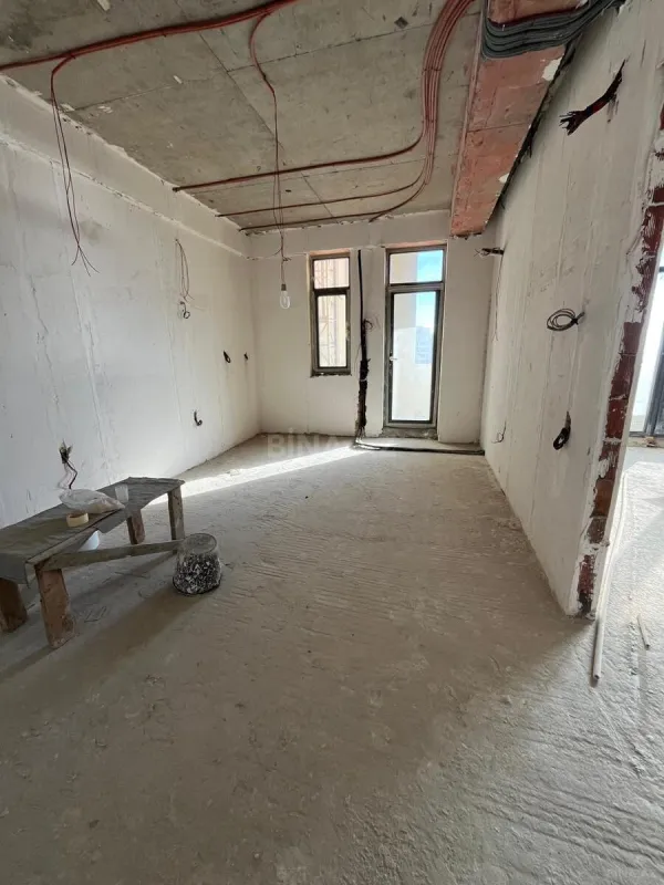 Satılır 4 otaqlı mənzil 189 m²