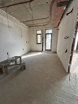 Satılır 4 otaqlı mənzil 189 m²