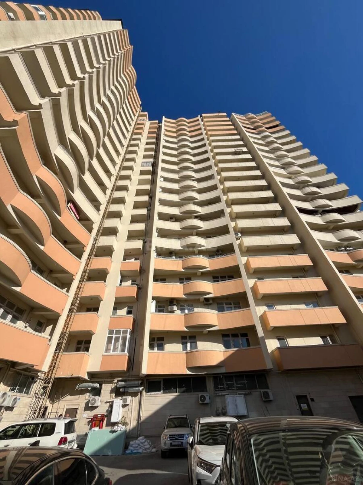 Satılır 4 otaqlı mənzil 189 m²