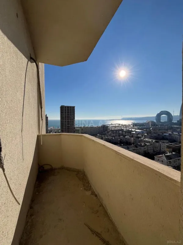 Satılır 4 otaqlı mənzil 189 m²