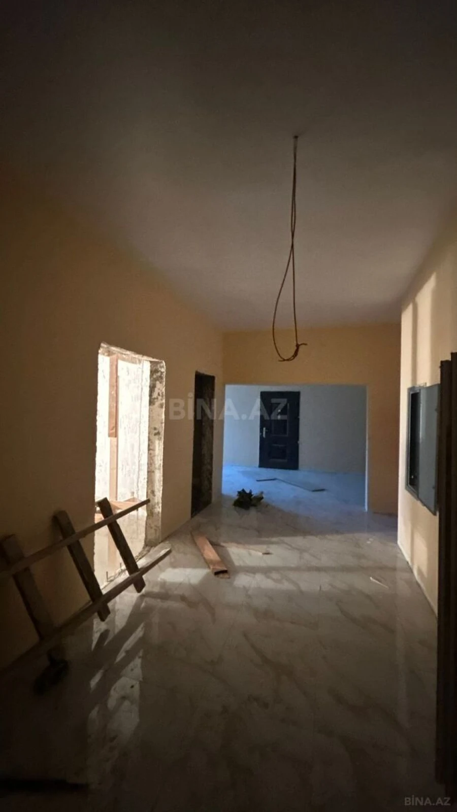 Satılır 2 otaqlı mənzil 83 m²