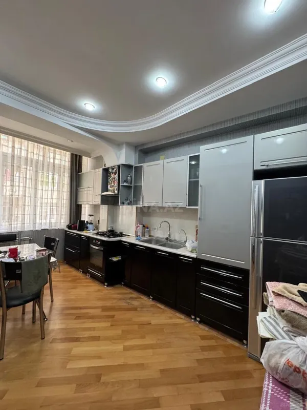 Satılır 3 otaqlı mənzil 125 m²