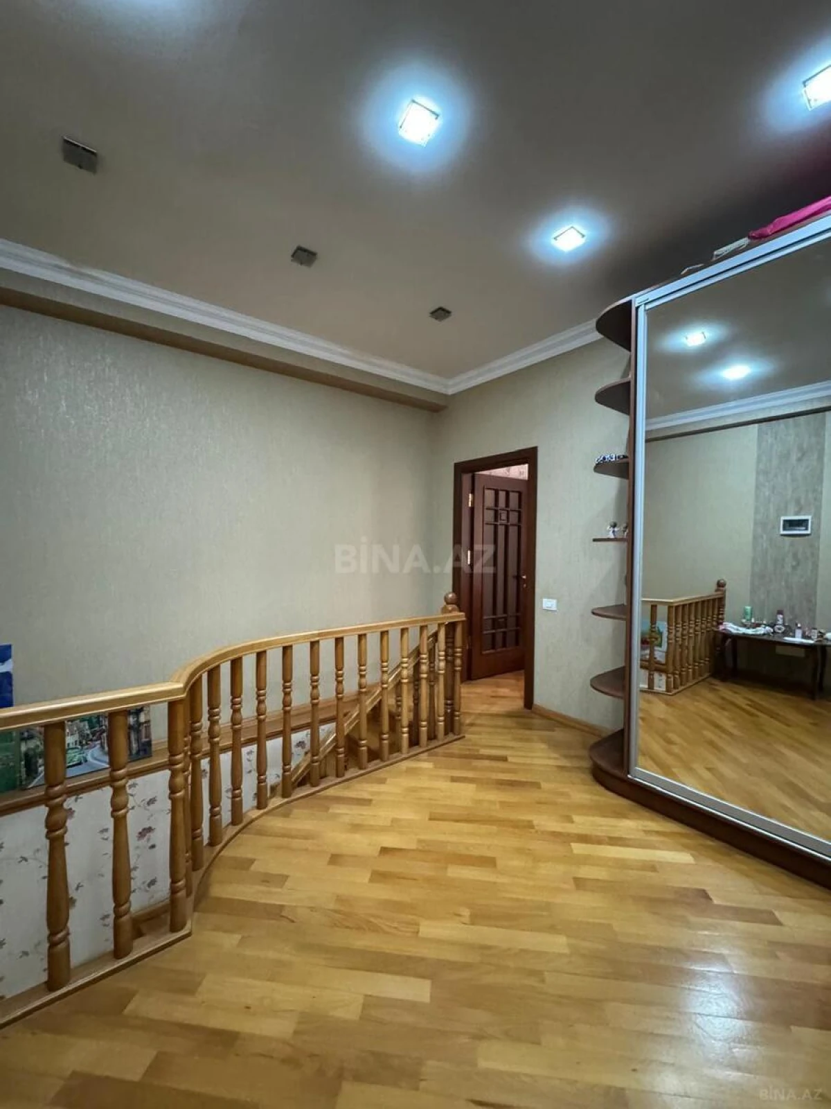 Satılır 3 otaqlı mənzil 125 m²