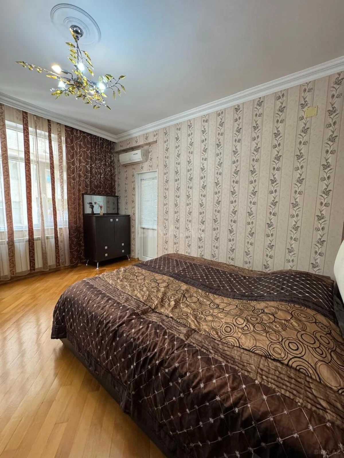 Satılır 3 otaqlı mənzil 125 m²