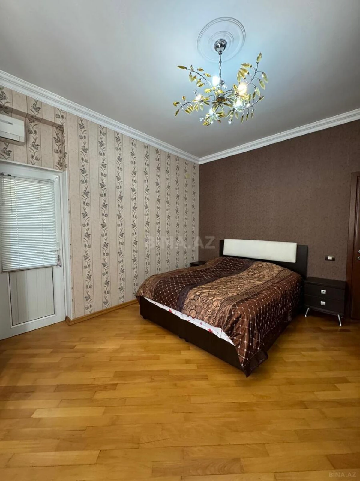 Satılır 3 otaqlı mənzil 125 m²