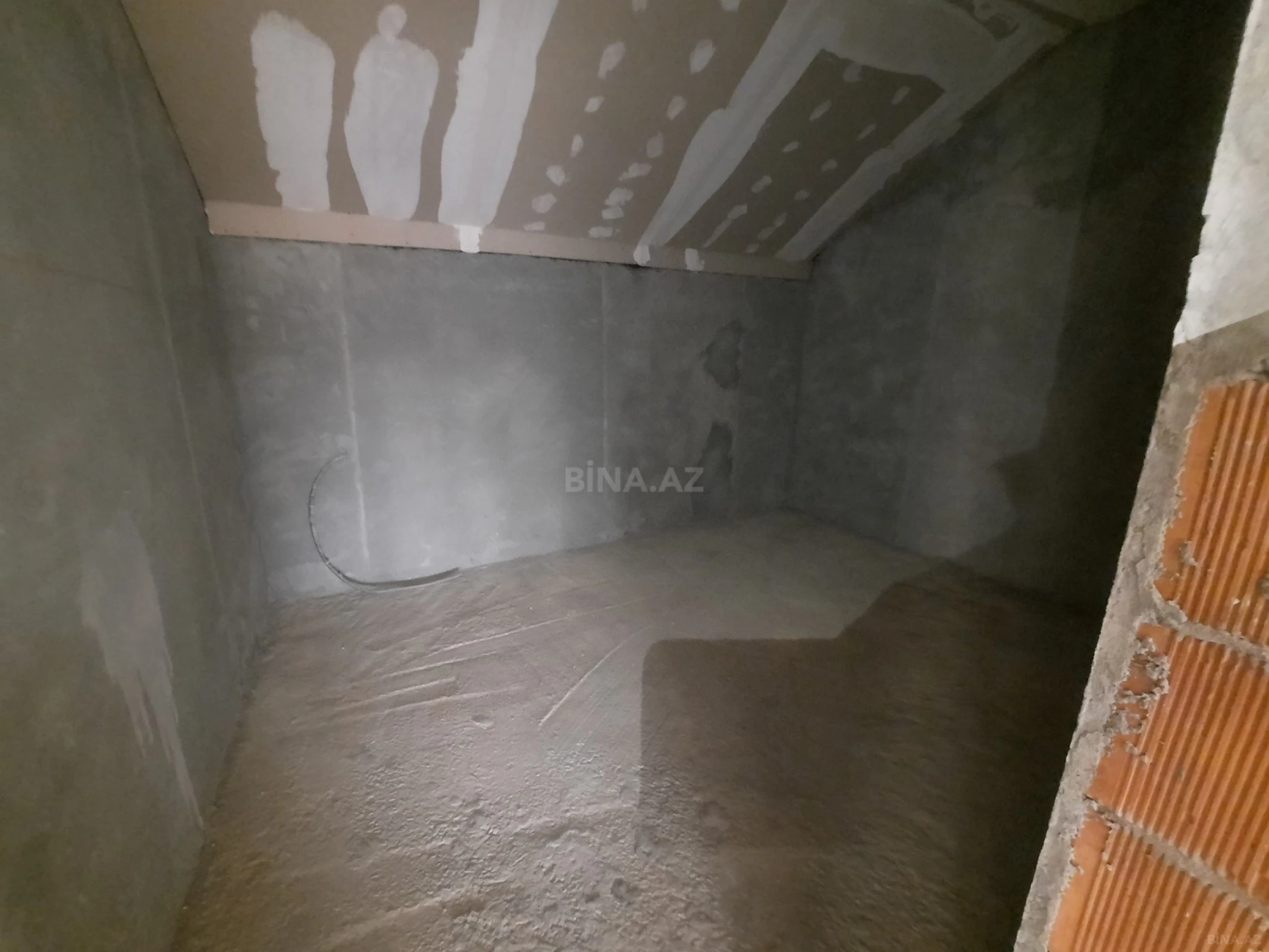 Satılır 7 otaqlı həyət evi 330 m²