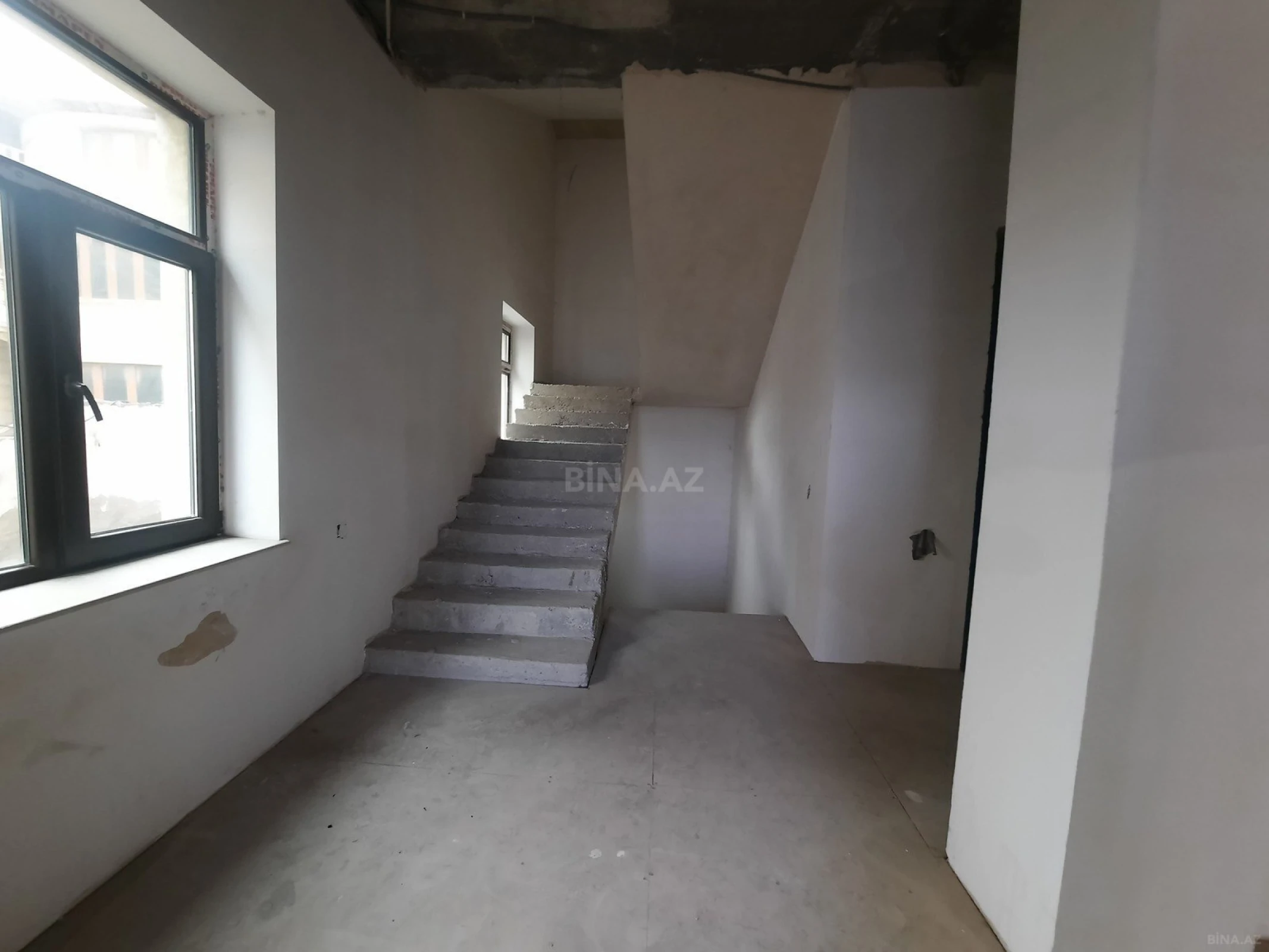 Satılır 7 otaqlı həyət evi 330 m²