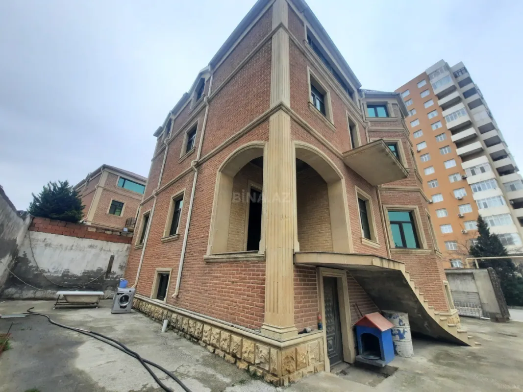 Satılır 7 otaqlı həyət evi 330 m²