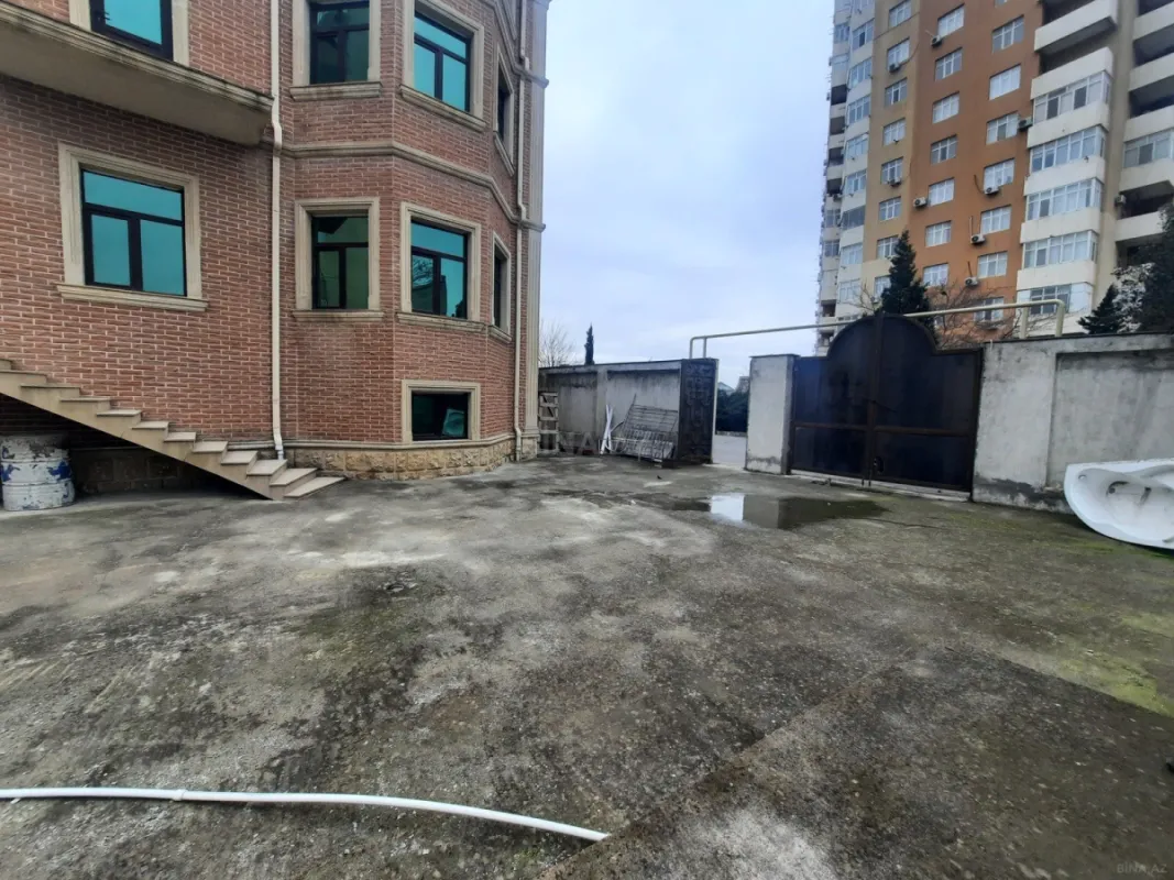 Satılır 7 otaqlı həyət evi 330 m²