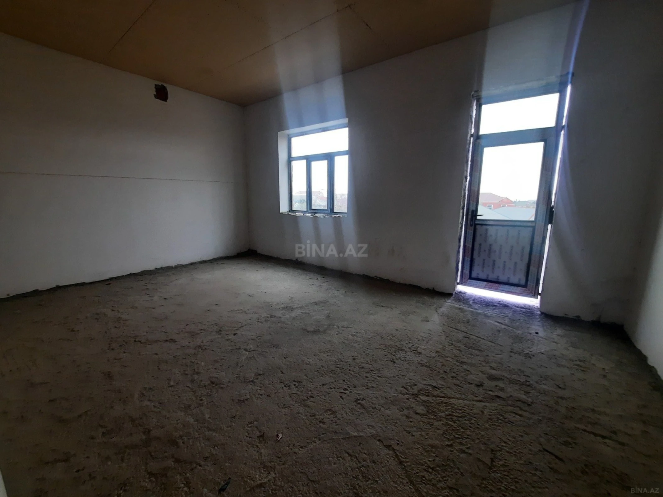 Satılır 5 otaqlı həyət evi 200 m²