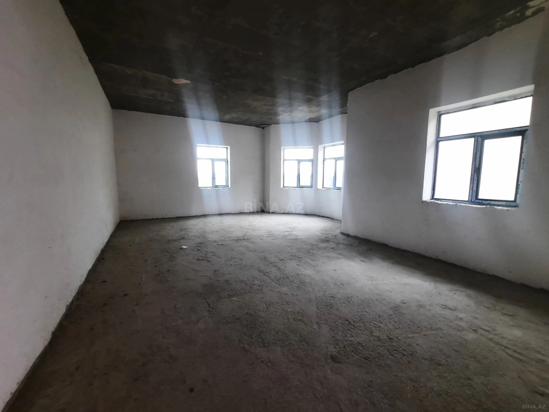 Satılır 5 otaqlı həyət evi 200 m²