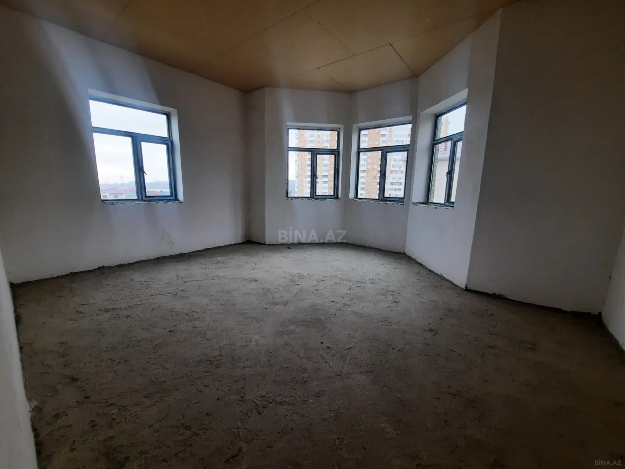 Satılır 5 otaqlı həyət evi 200 m²