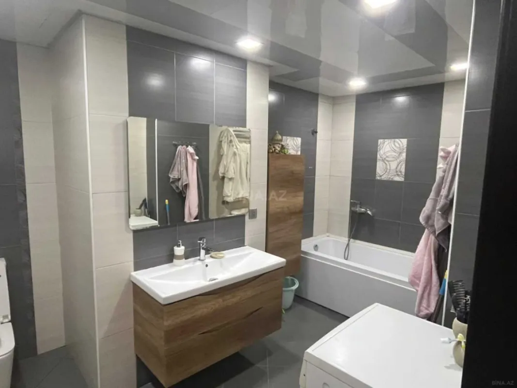 Satılır 3 otaqlı mənzil 131 m²