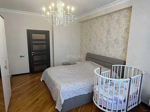 Satılır 3 otaqlı mənzil 131 m²