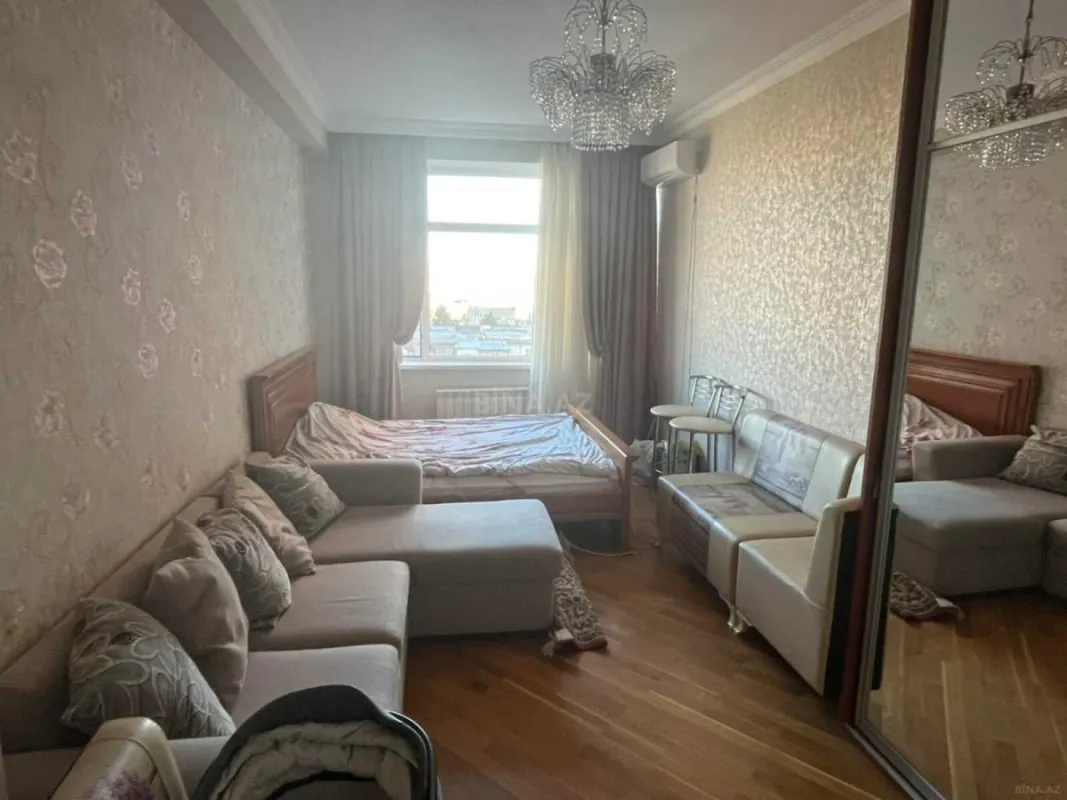 Satılır 3 otaqlı mənzil 131 m²