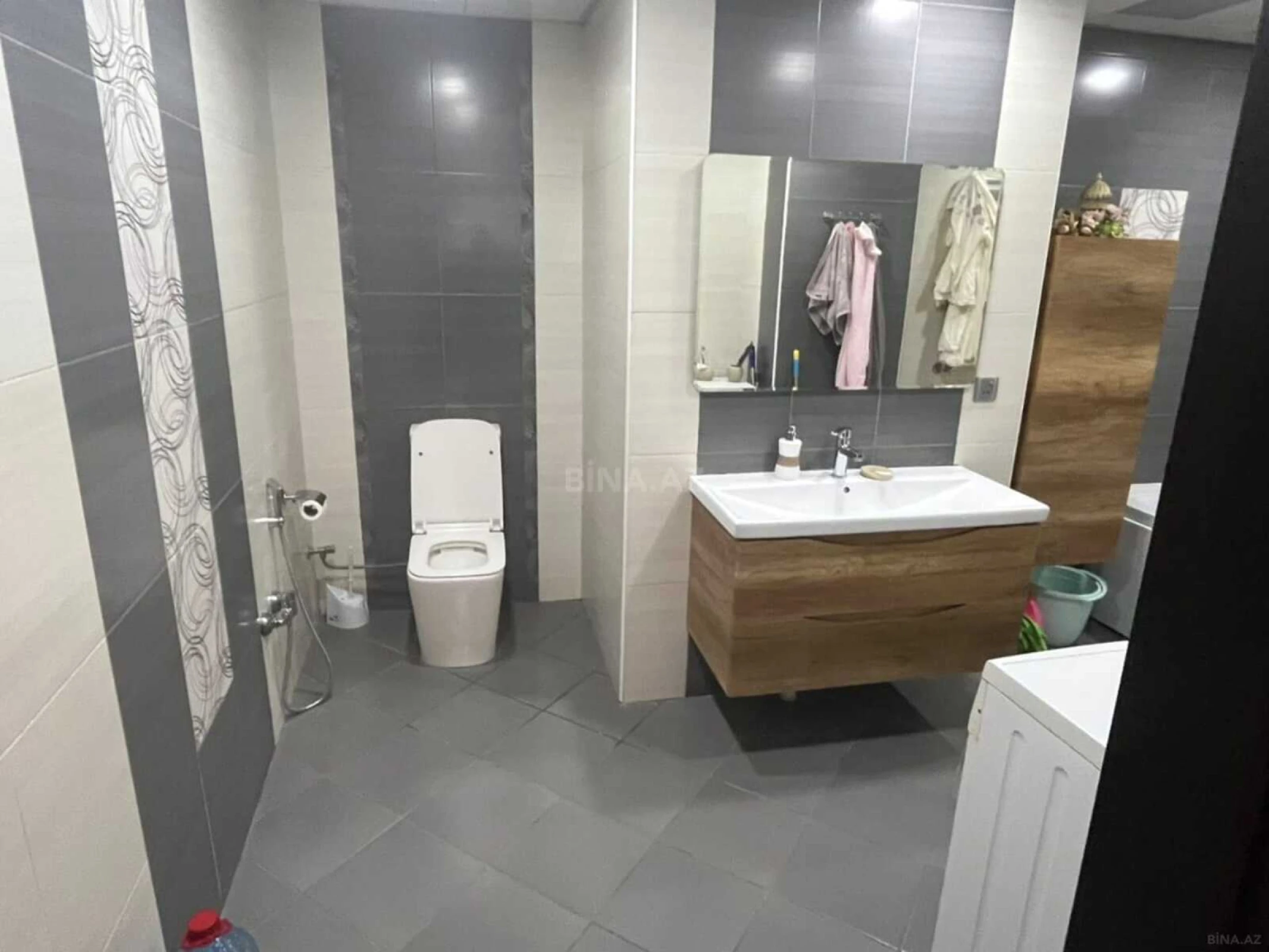 Satılır 3 otaqlı mənzil 131 m²