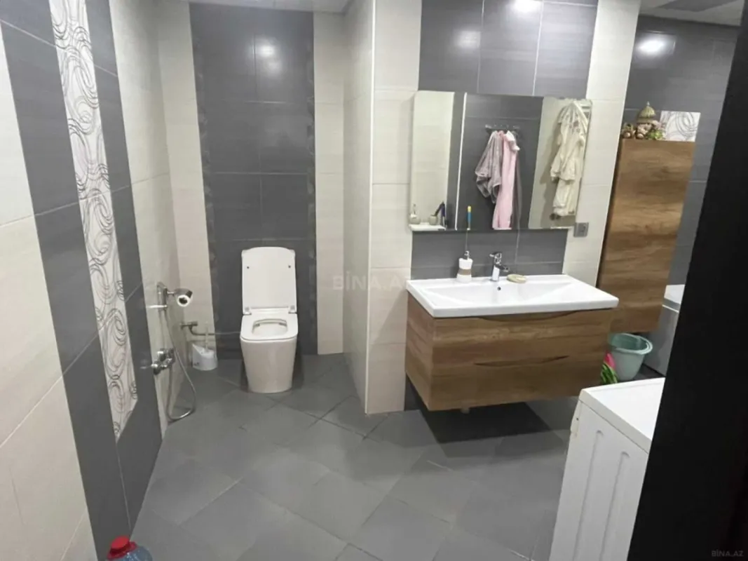 Satılır 3 otaqlı mənzil 131 m²
