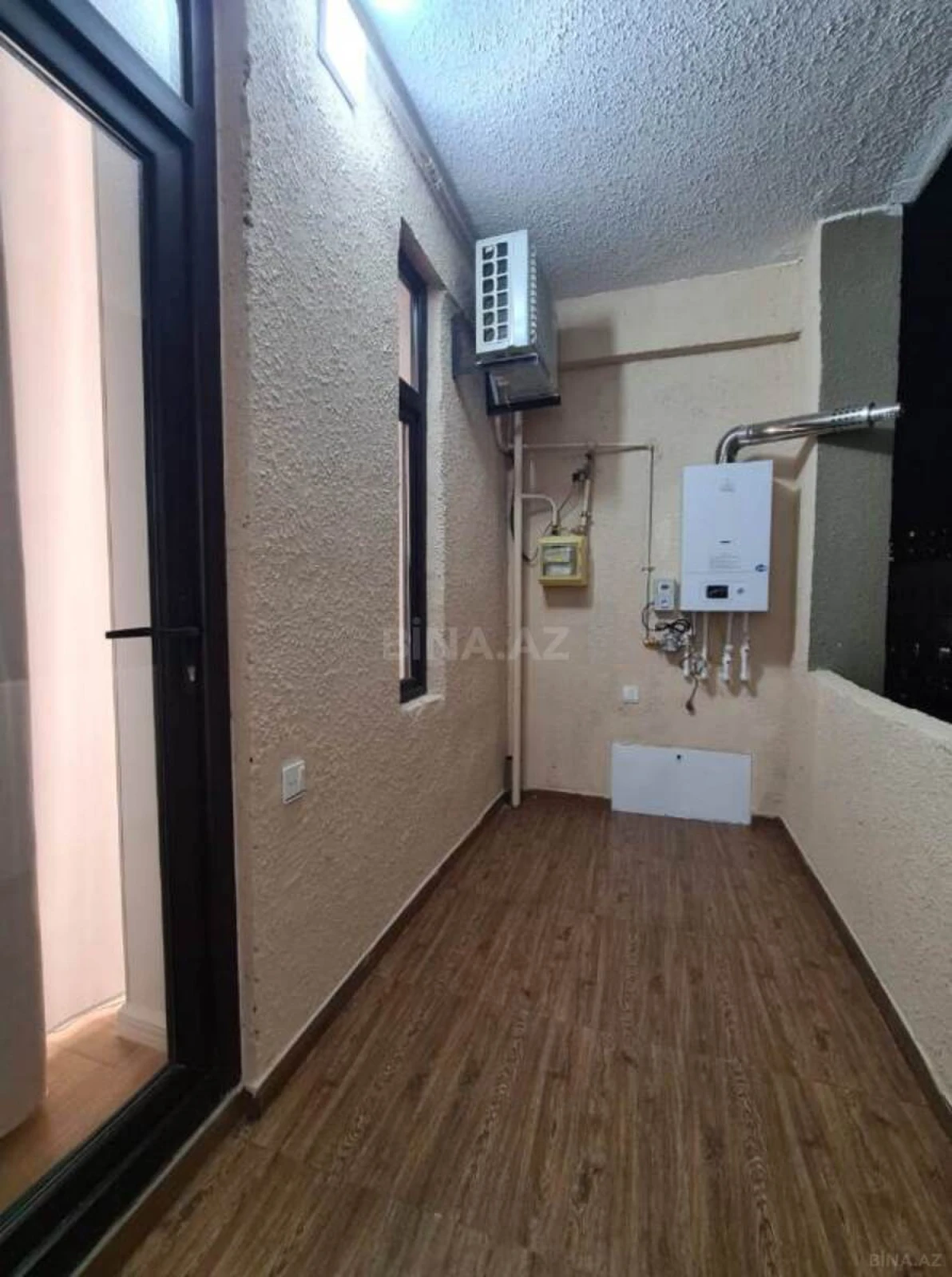 Satılır 3 otaqlı mənzil 135 m²
