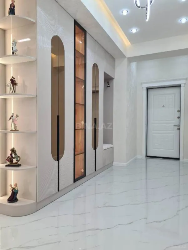 Satılır 3 otaqlı mənzil 135 m²