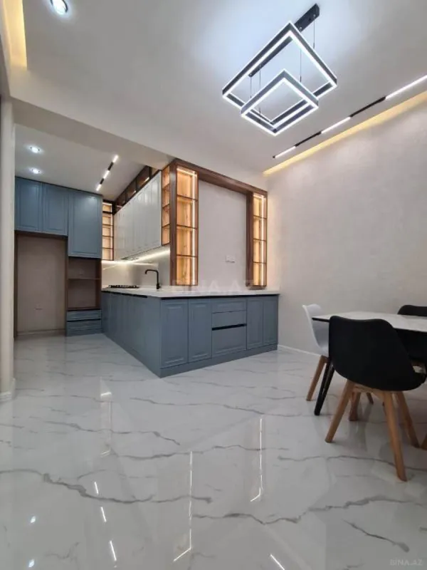Satılır 3 otaqlı mənzil 135 m²