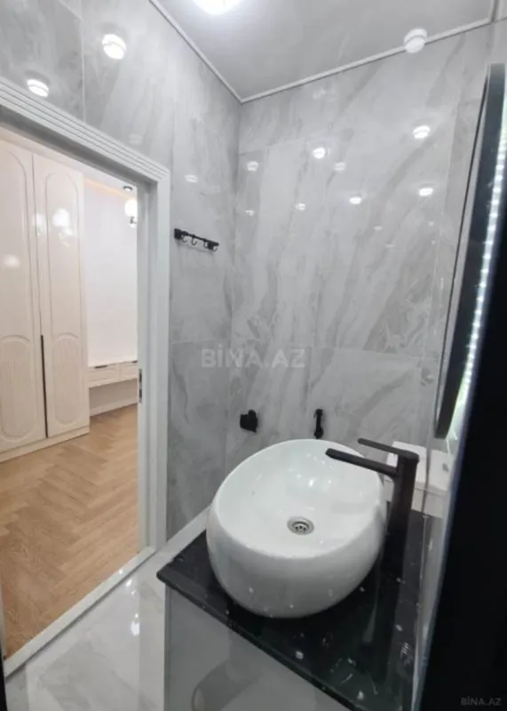 Satılır 3 otaqlı mənzil 135 m²