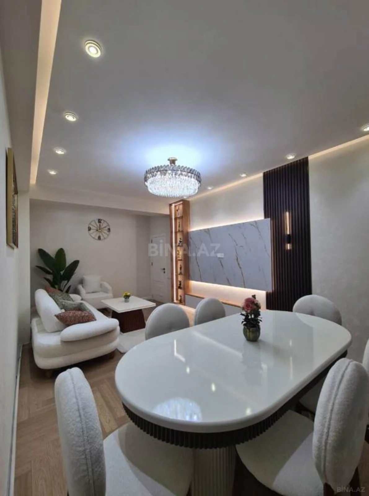Satılır 3 otaqlı mənzil 135 m²