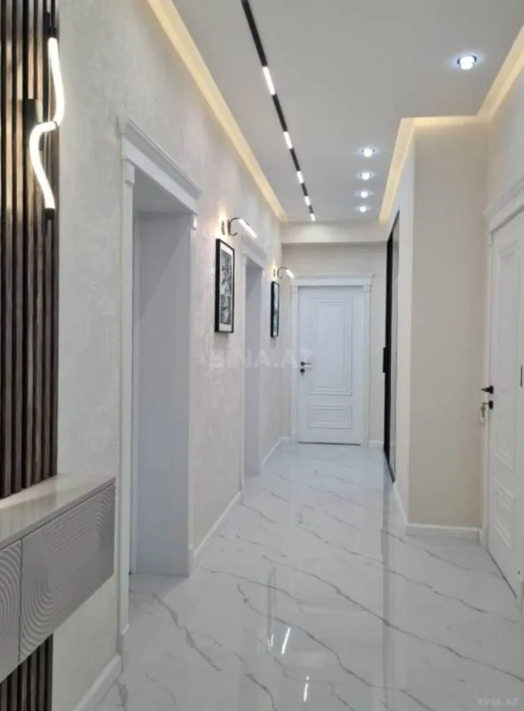 Satılır 3 otaqlı mənzil 135 m²