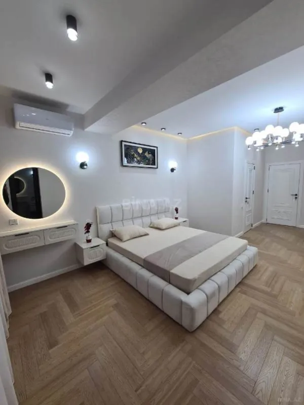 Satılır 3 otaqlı mənzil 135 m²