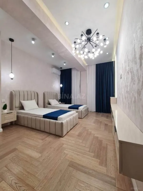 Satılır 3 otaqlı mənzil 135 m²