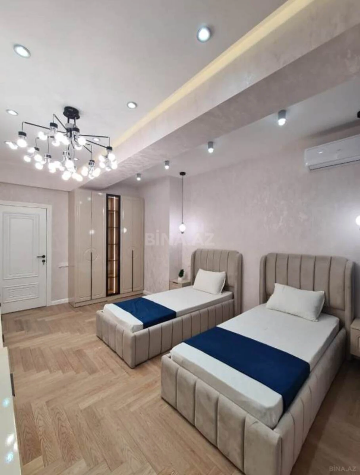 Satılır 3 otaqlı mənzil 135 m²
