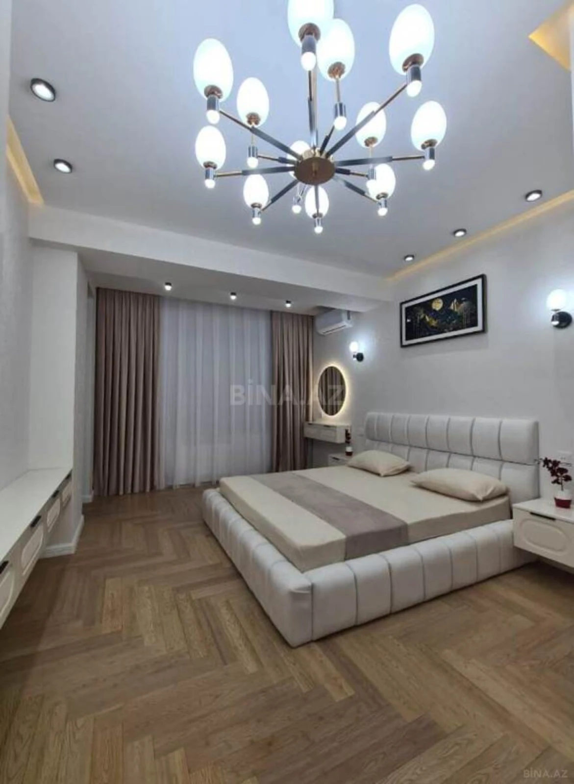 Satılır 3 otaqlı mənzil 135 m²