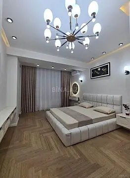 Satılır 3 otaqlı mənzil 135 m²