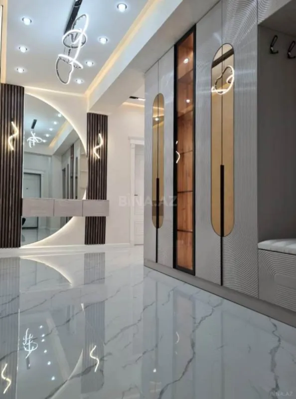 Satılır 3 otaqlı mənzil 135 m²