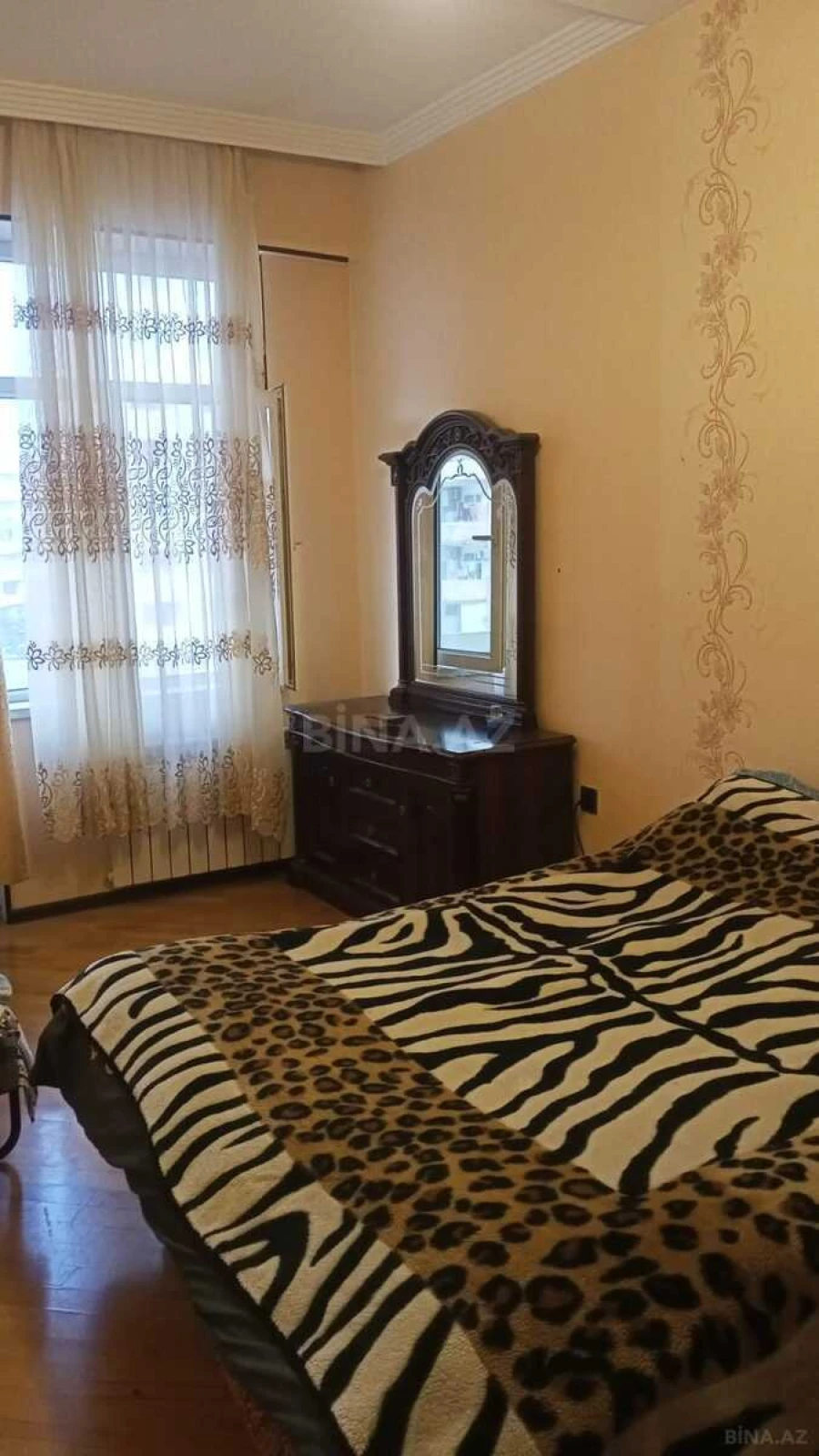 Satılır 3 otaqlı mənzil 98 m²