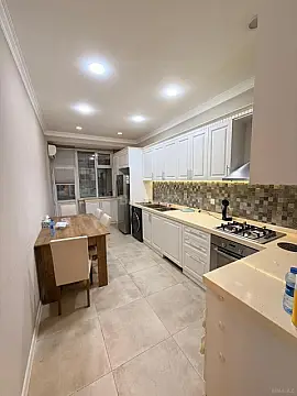 Kirayə verilir 5 otaqlı mənzil 180 m²