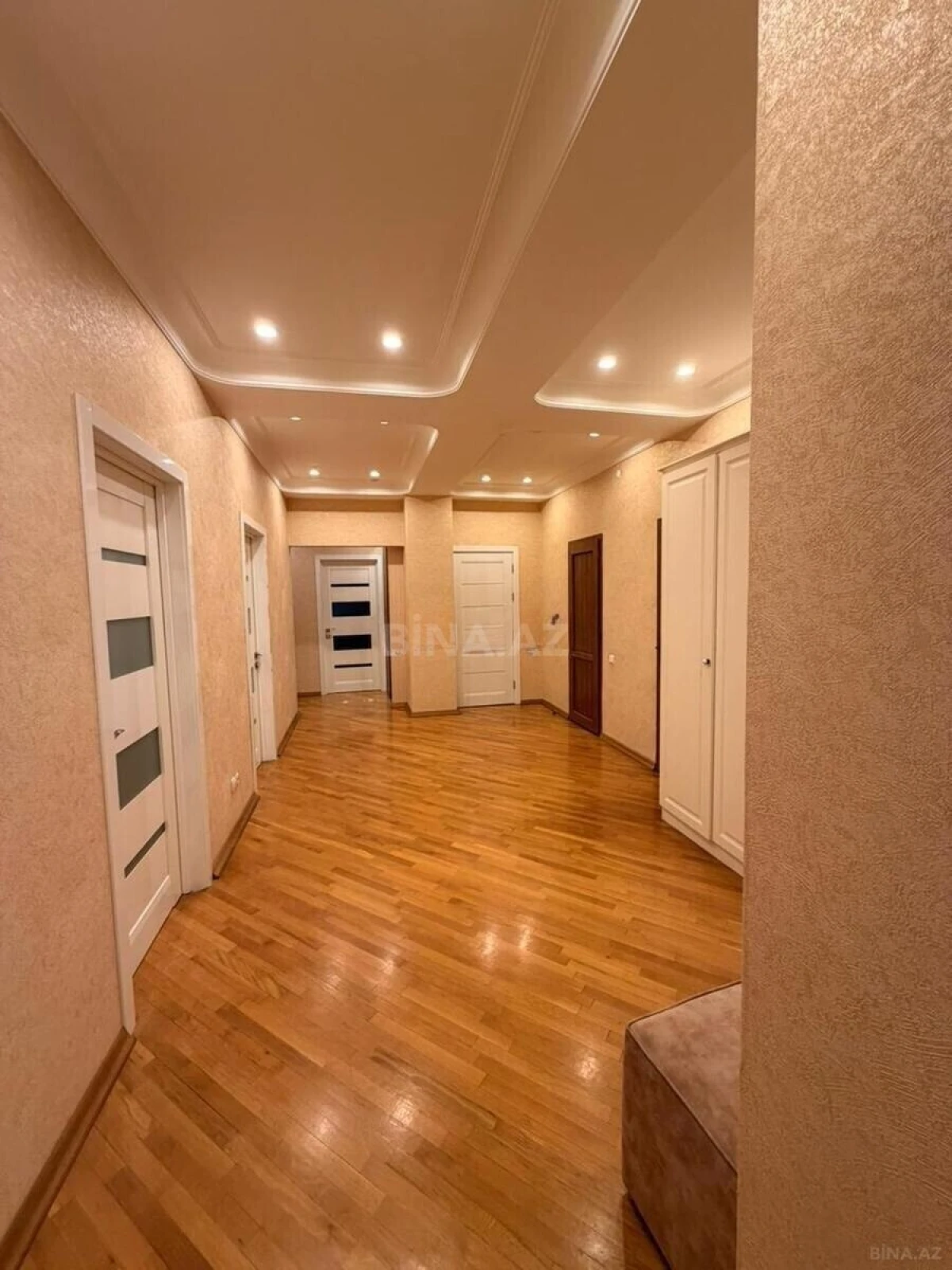 Kirayə verilir 5 otaqlı mənzil 180 m²