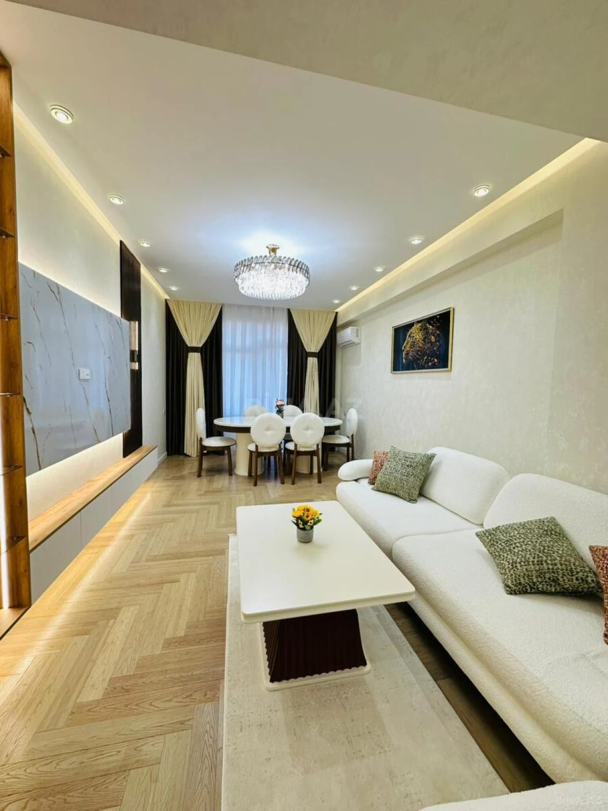 Satılır 3 otaqlı mənzil 135 m²