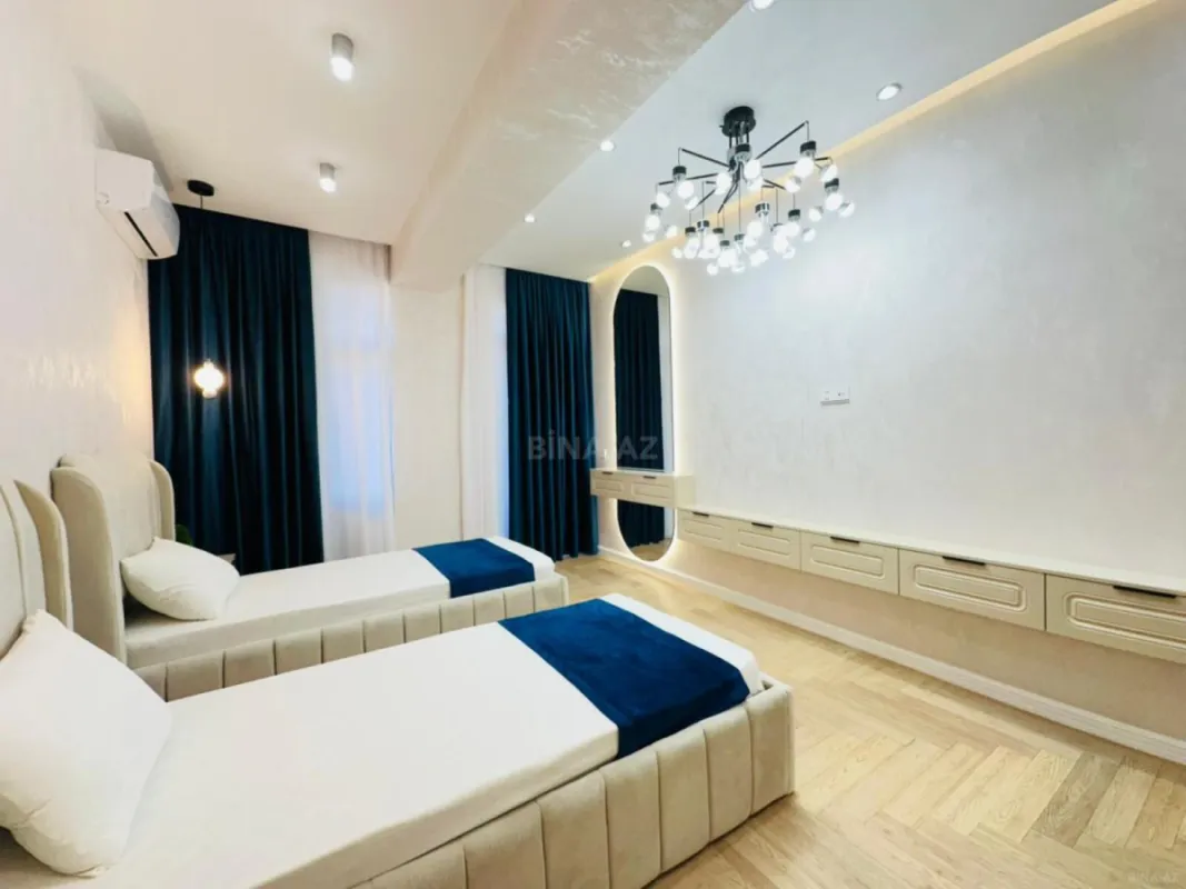 Satılır 3 otaqlı mənzil 135 m²