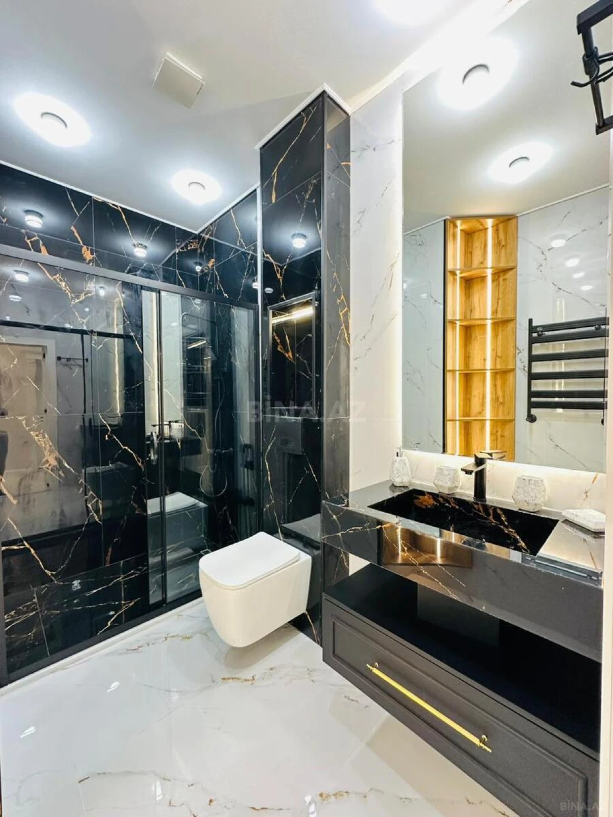 Satılır 3 otaqlı mənzil 135 m²